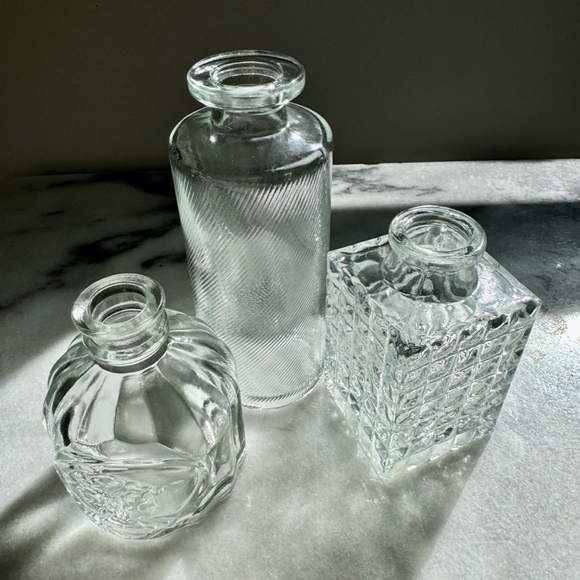 Gorgeous Set 3 Vintage Style Boho Clear Glass Bud Vases Cameo Decor Cut Embossed - Picture 8 of 11